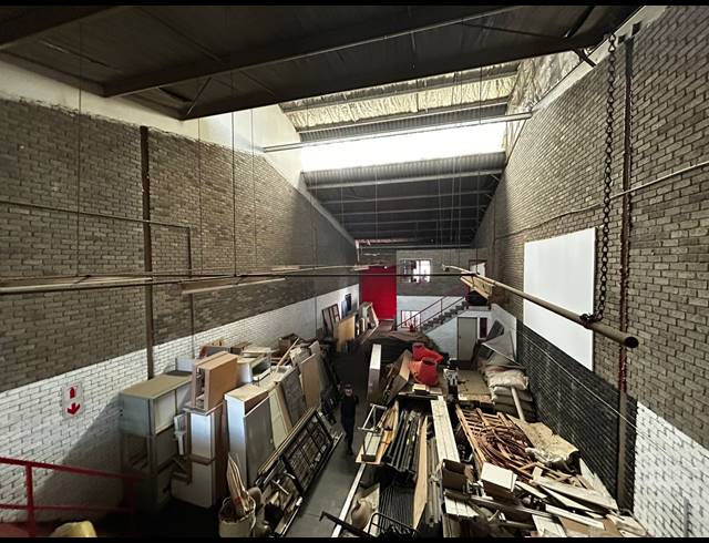 291M² WAREHOUSE TO LET IN KEW